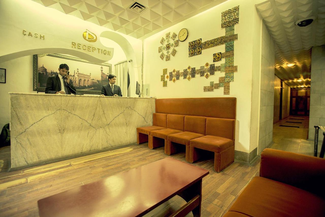 Deep Hotel Лакнау Екстериор снимка