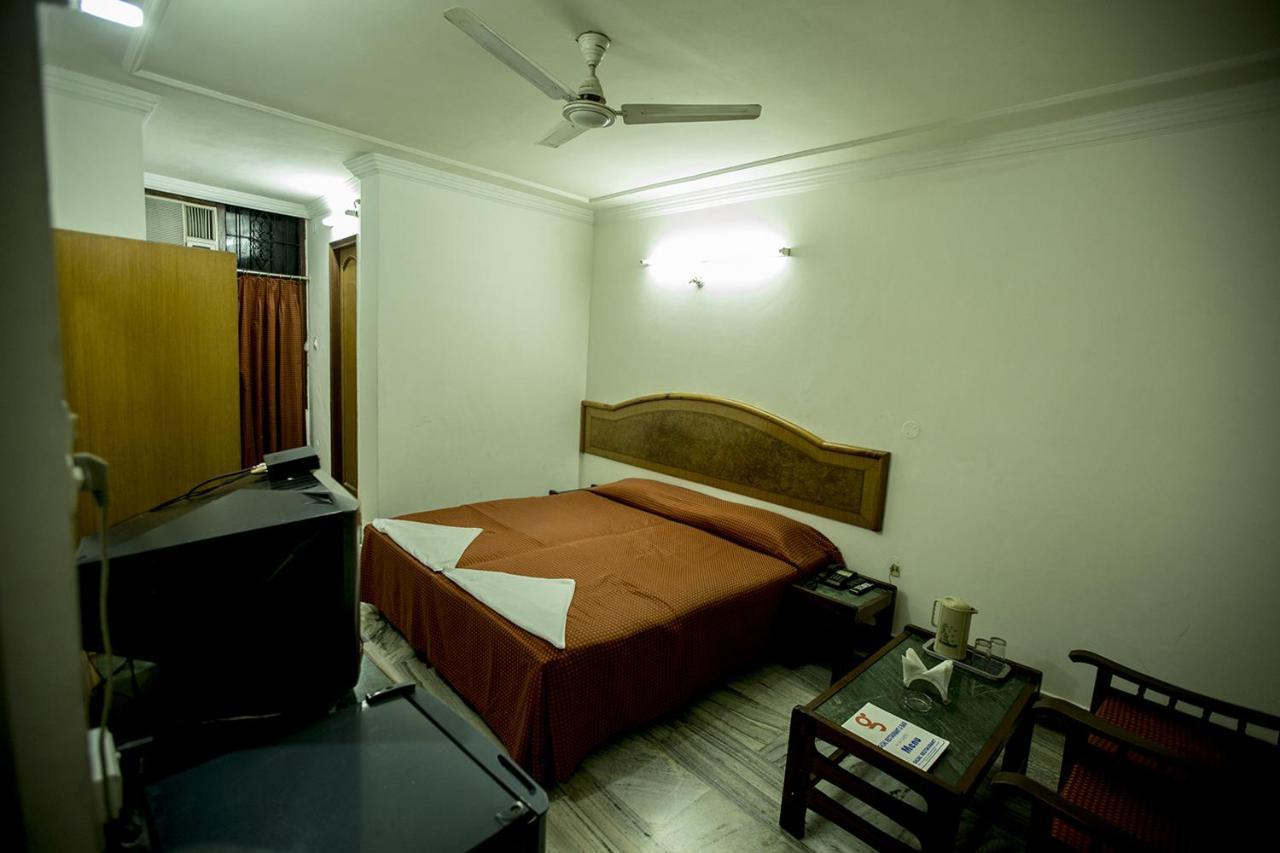 Deep Hotel Лакнау Екстериор снимка